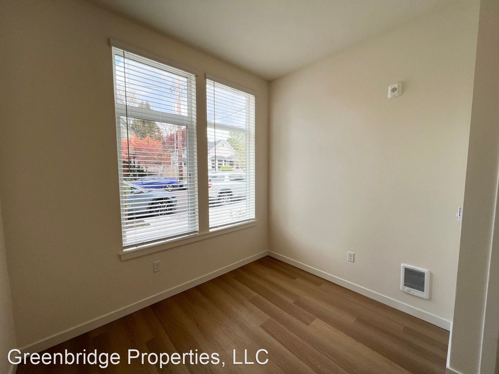 8120 Se 11th Ave. - Photo 16