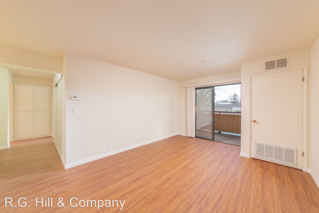 1336 Le Boulevard Way - Photo 2