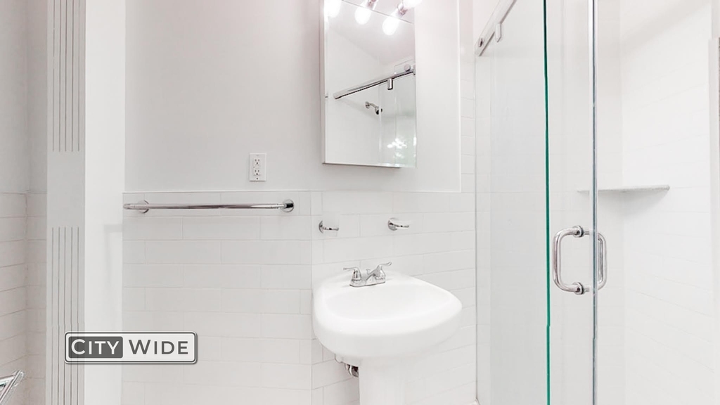 224 East 70th Street - Photo 5