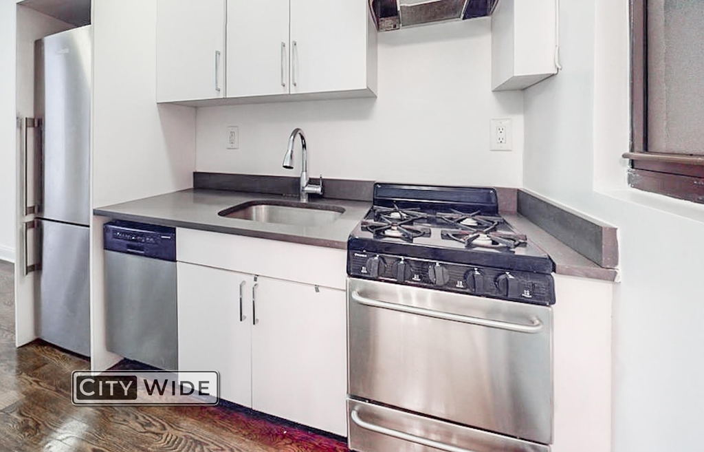 224 East 70th Street - Photo 3