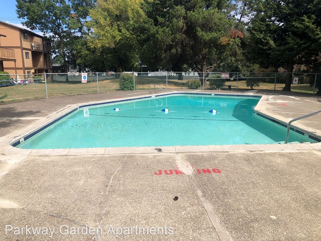 Parkway Garden Apartments 14124-14212 Ne Sandy Blvd - Photo 16