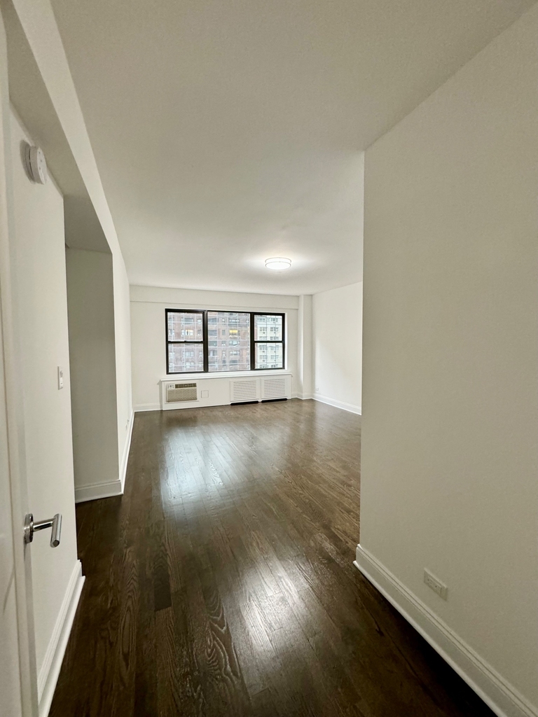 157 East 57th Street - Photo 16