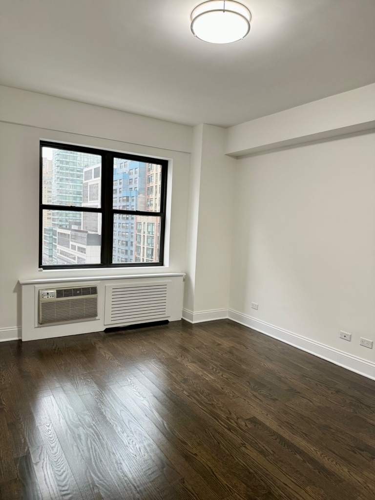 157 East 57th Street - Photo 13