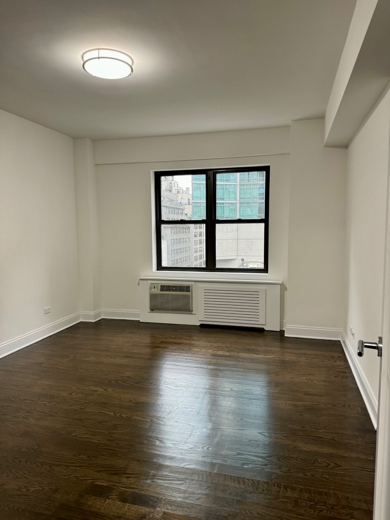 157 East 57th Street - Photo 9