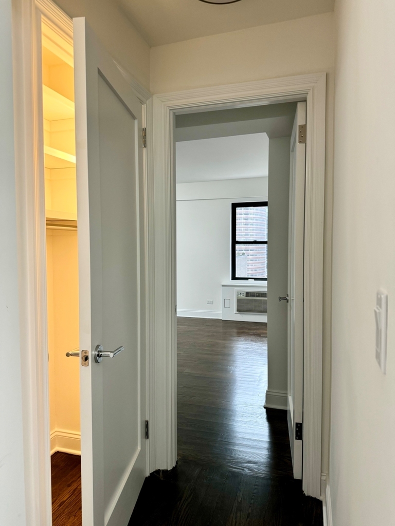 157 East 57th Street - Photo 12