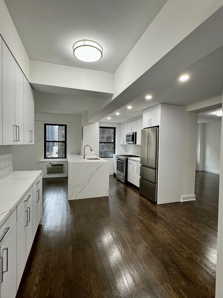 157 East 57th Street - Photo 6