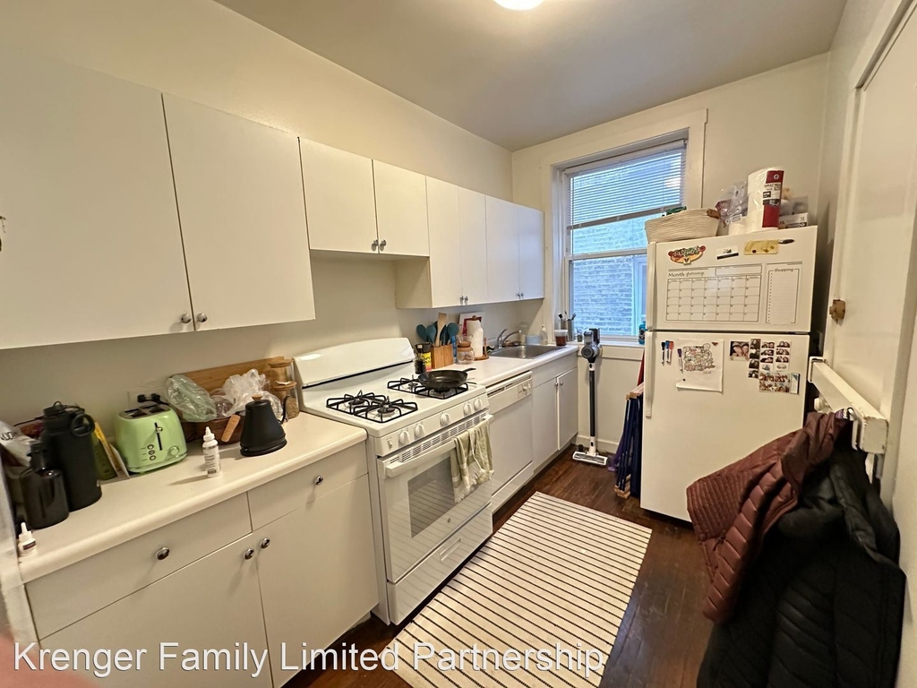 925 W Cornelia Ave - Photo 1
