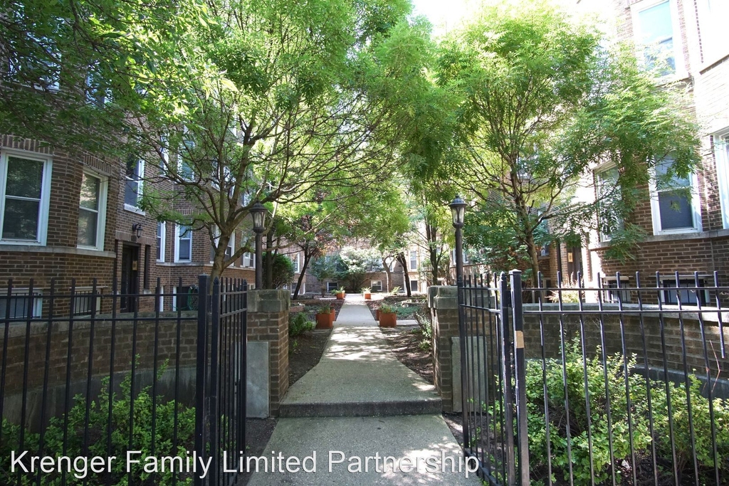 925 W Cornelia Ave - Photo 0