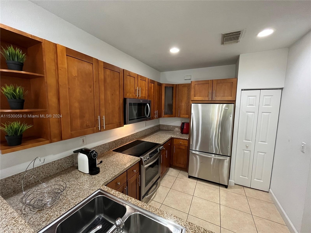 10748 Nw 74th Ln - Photo 6