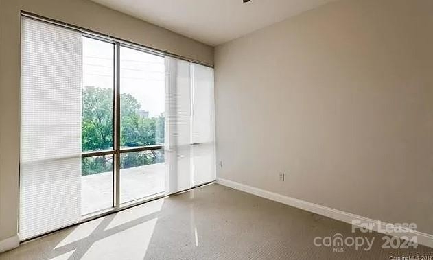 701 Royal Court - Photo 3