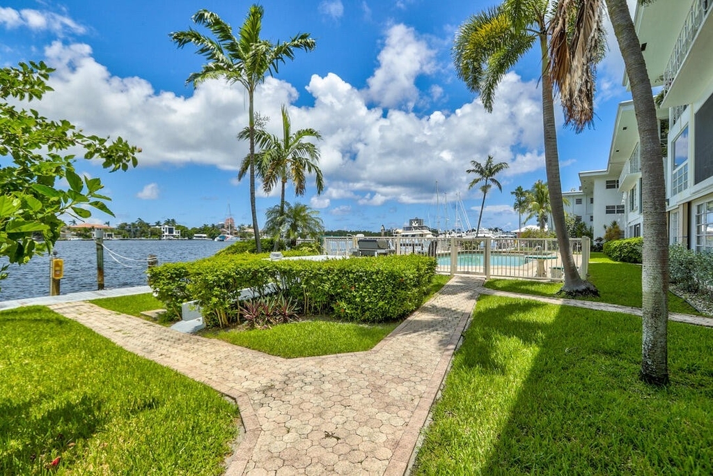 2727 Yacht Club Boulevard - Photo 4