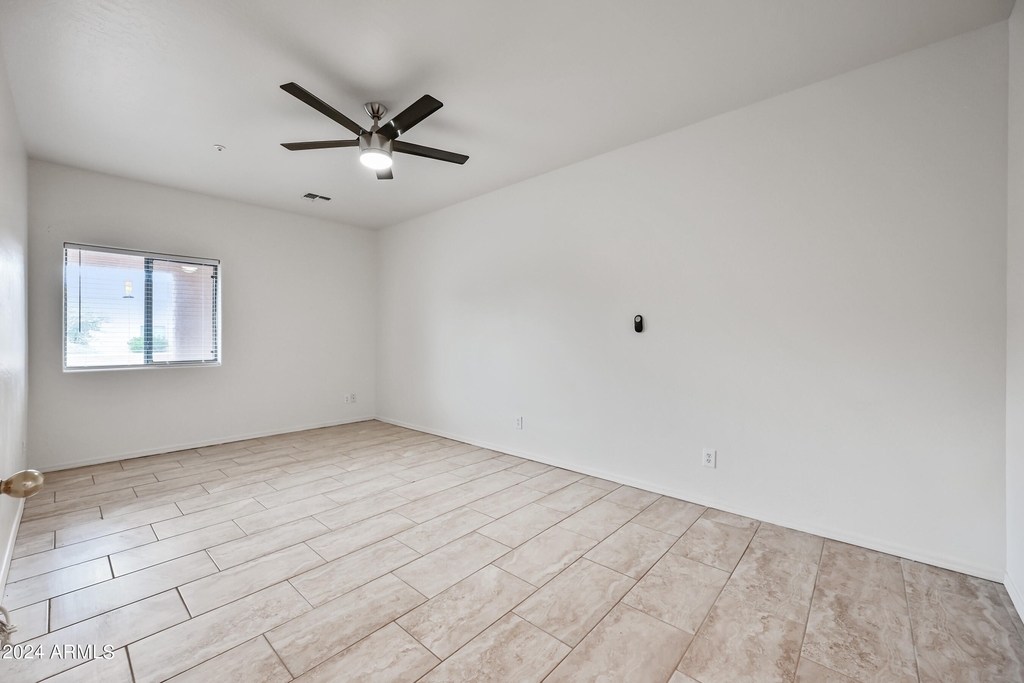 8940 W Olive Avenue - Photo 14