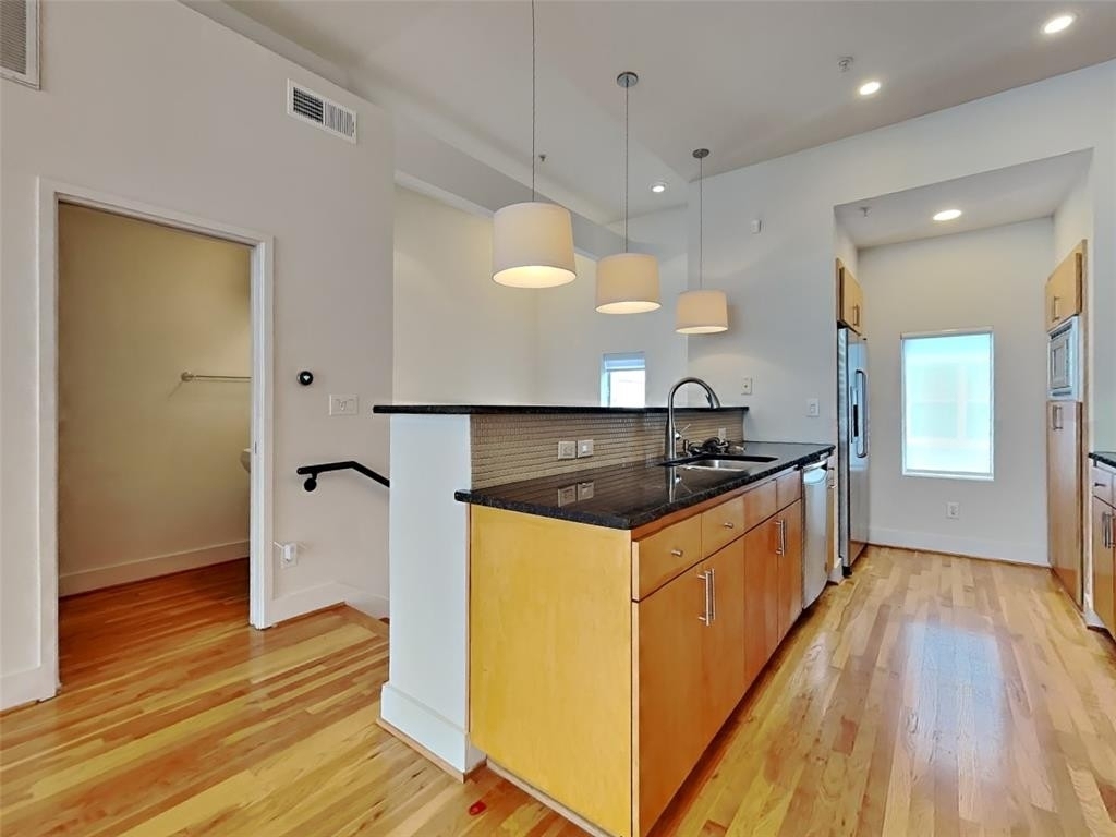 2111 Clark Street - Photo 12