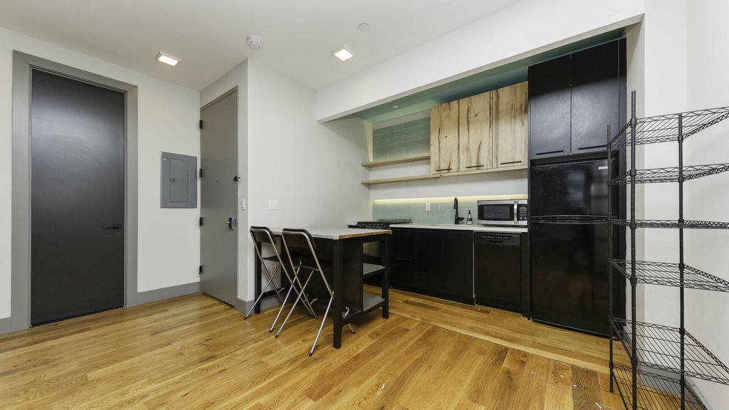 675 Grand St #3C - Photo 5