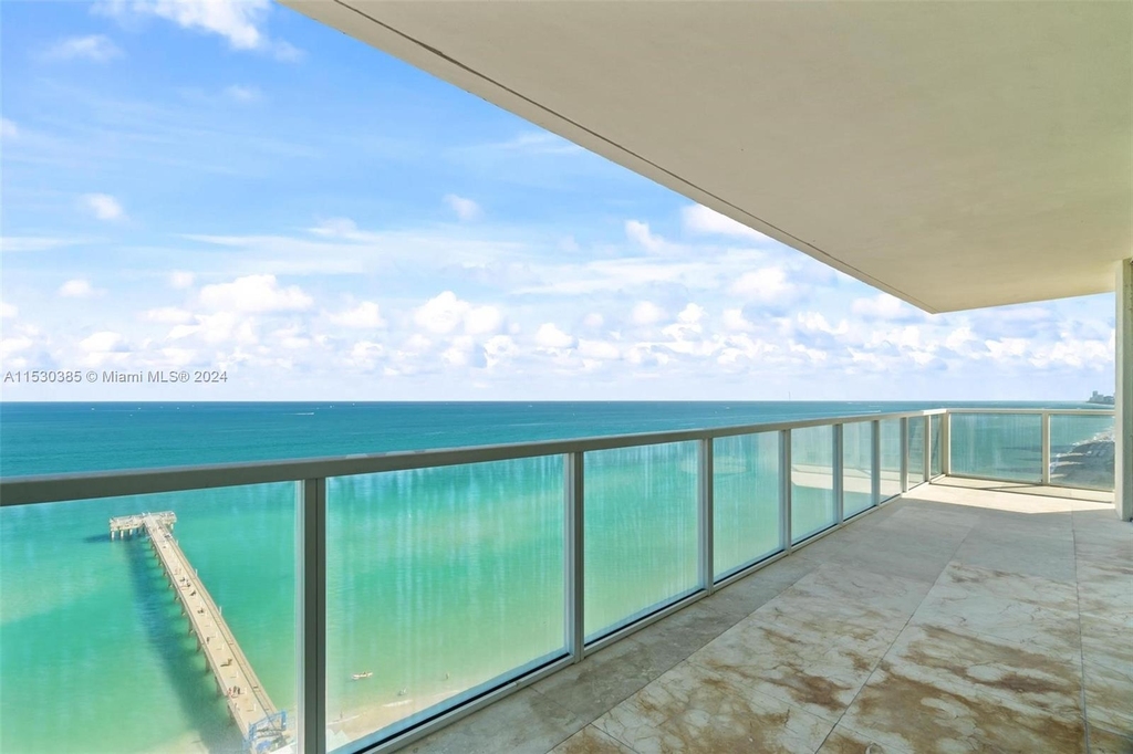 16699 Collins Ave - Photo 4