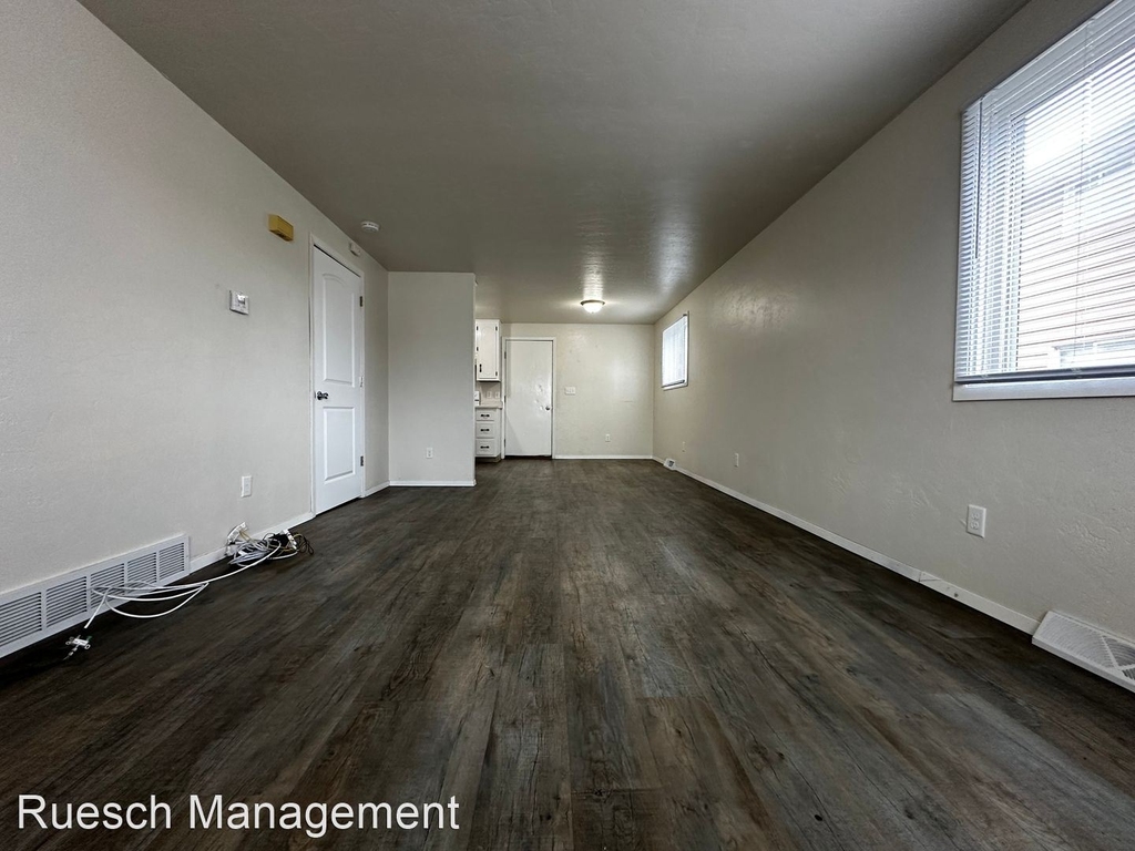 1204 Scheuring Rd - Photo 4