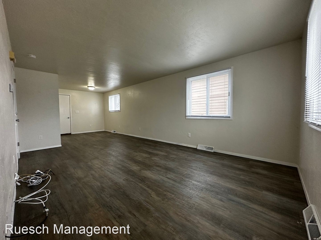 1204 Scheuring Rd - Photo 6