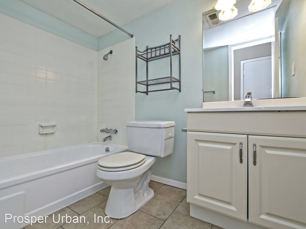 408 W 37th St - Photo 2