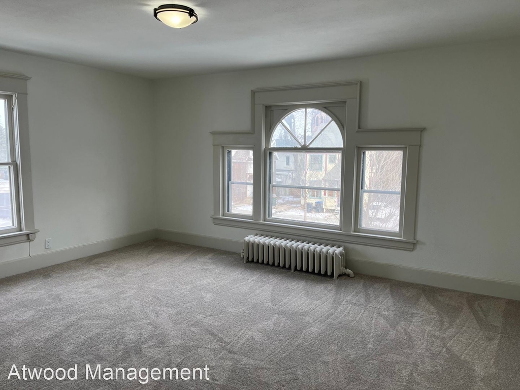 315 East Cherry Street - Photo 2