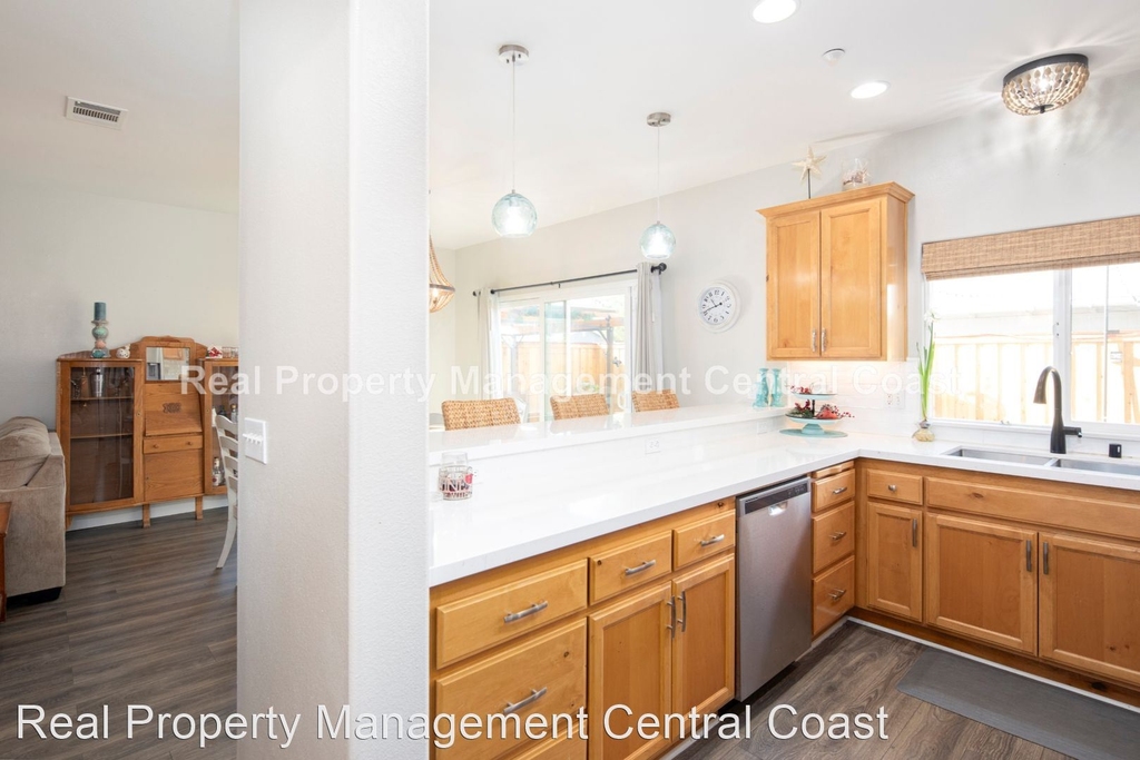 1180 Ash Street, Unit A - Photo 14