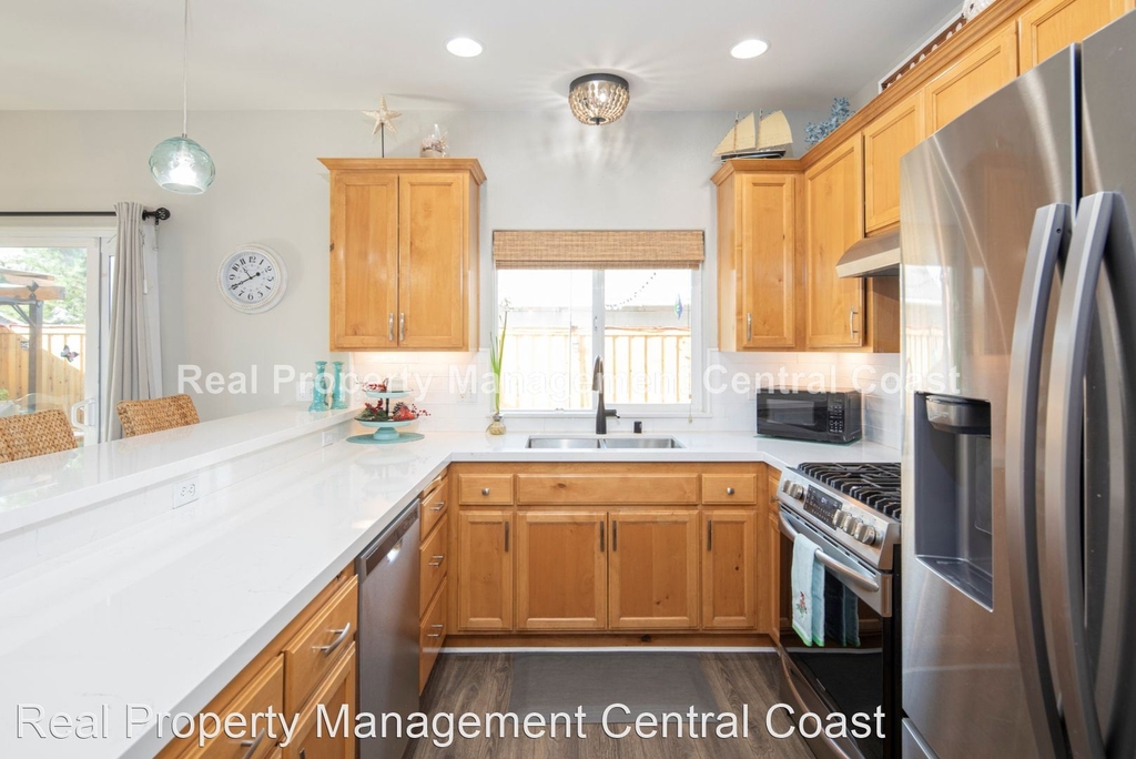 1180 Ash Street, Unit A - Photo 12