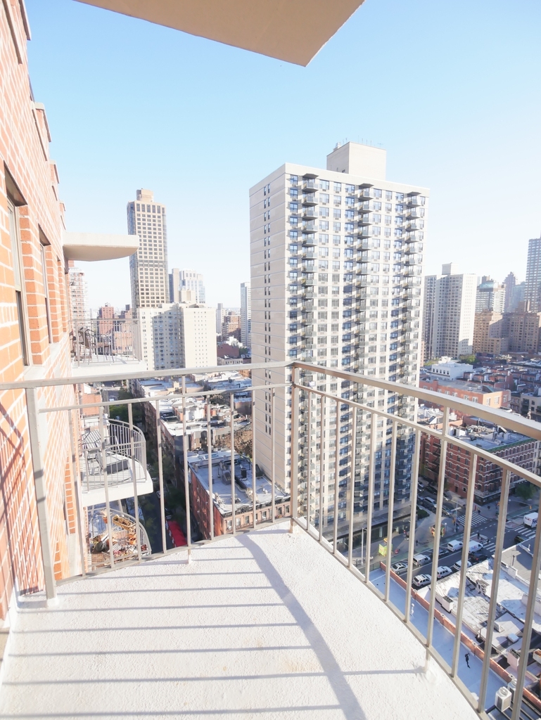 245 East 84th Street - Photo 11