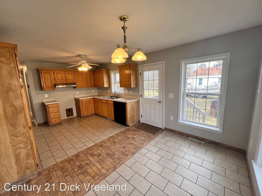 1712 Pershing - Photo 1