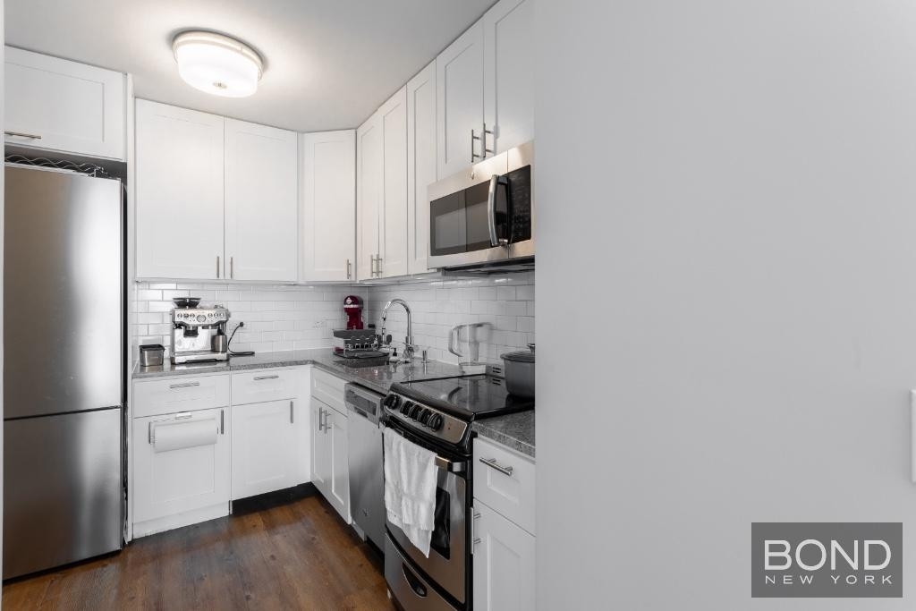 237 East 34th Street - Photo 5