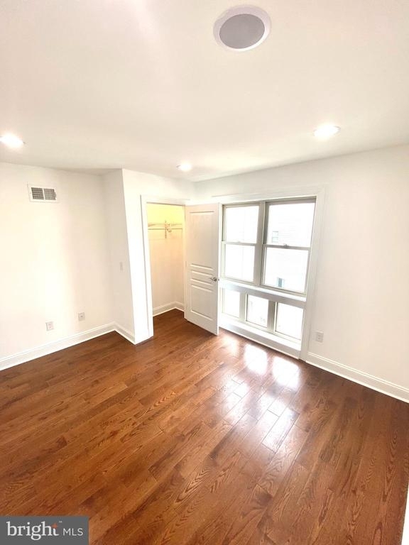 2570 Frankford Ave - Photo 9