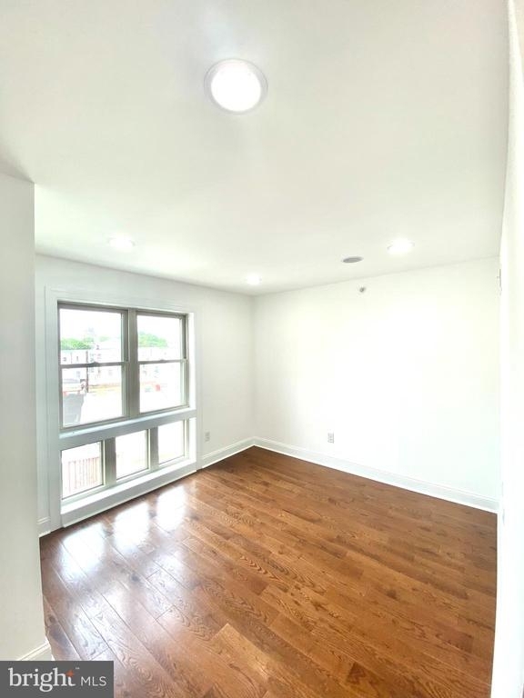 2570 Frankford Ave - Photo 8