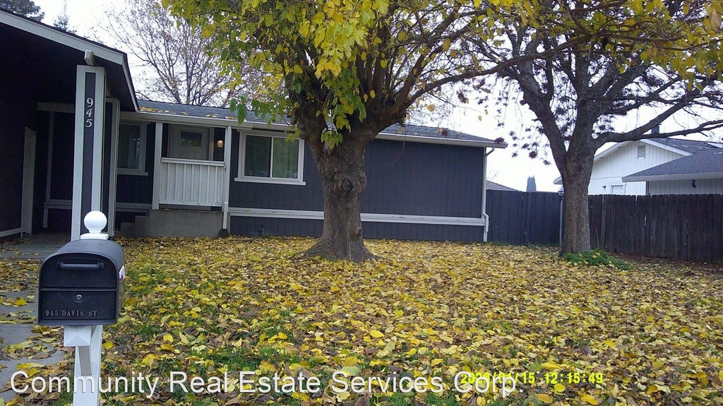 945 Davis Street - Photo 0