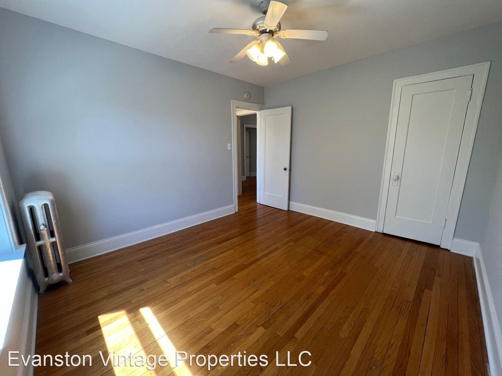 2121 Ridge Ave - Photo 4