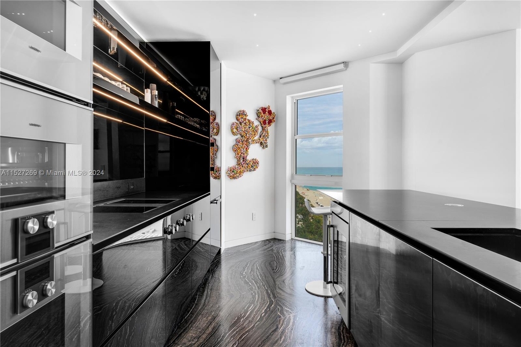 4201 Collins Ave - Photo 2