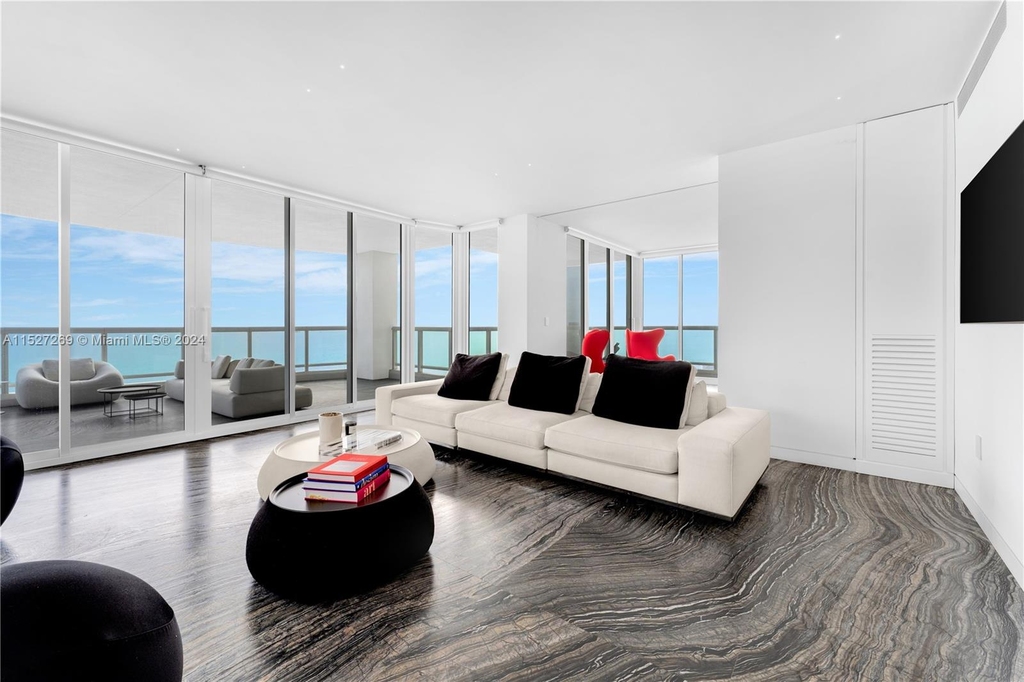 4201 Collins Ave - Photo 15