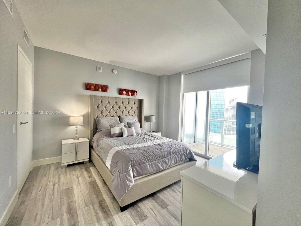 1300 Brickell Bay Dr - Photo 4