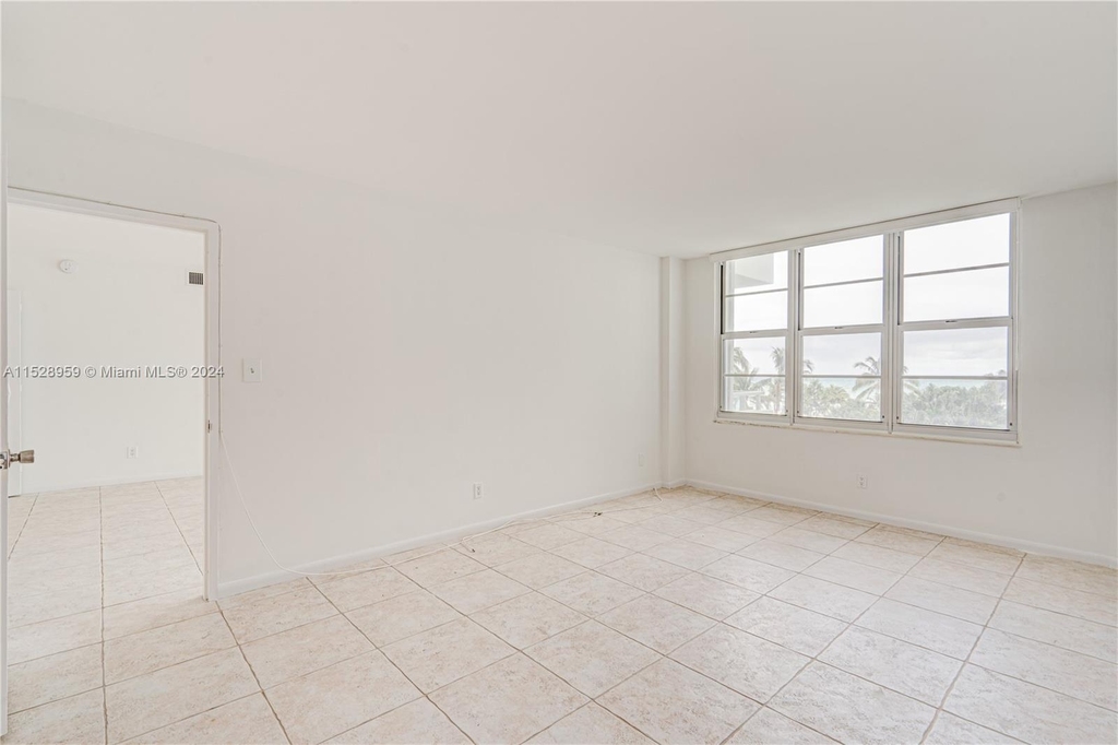 5161 Collins Ave - Photo 13