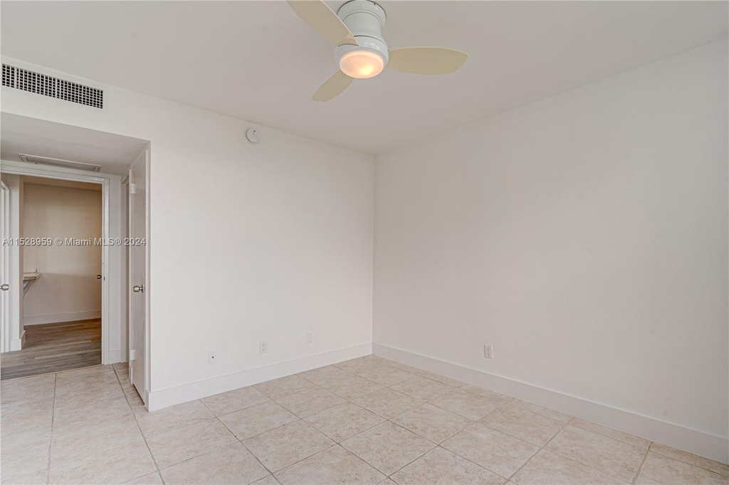 5161 Collins Ave - Photo 25