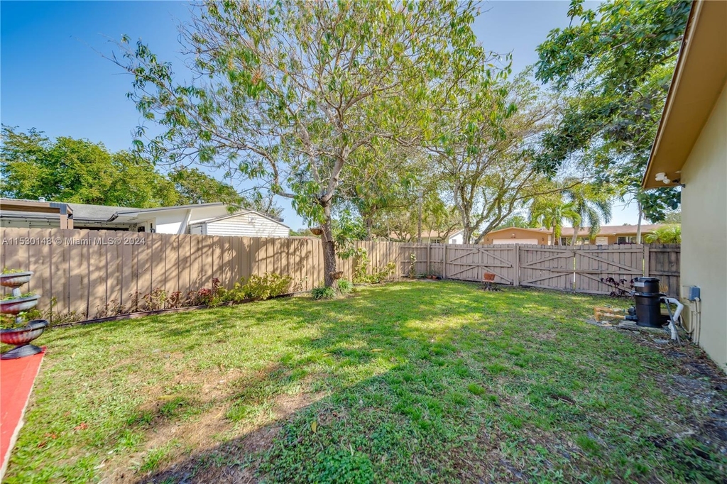 11101 Nw 18th Pl - Photo 32