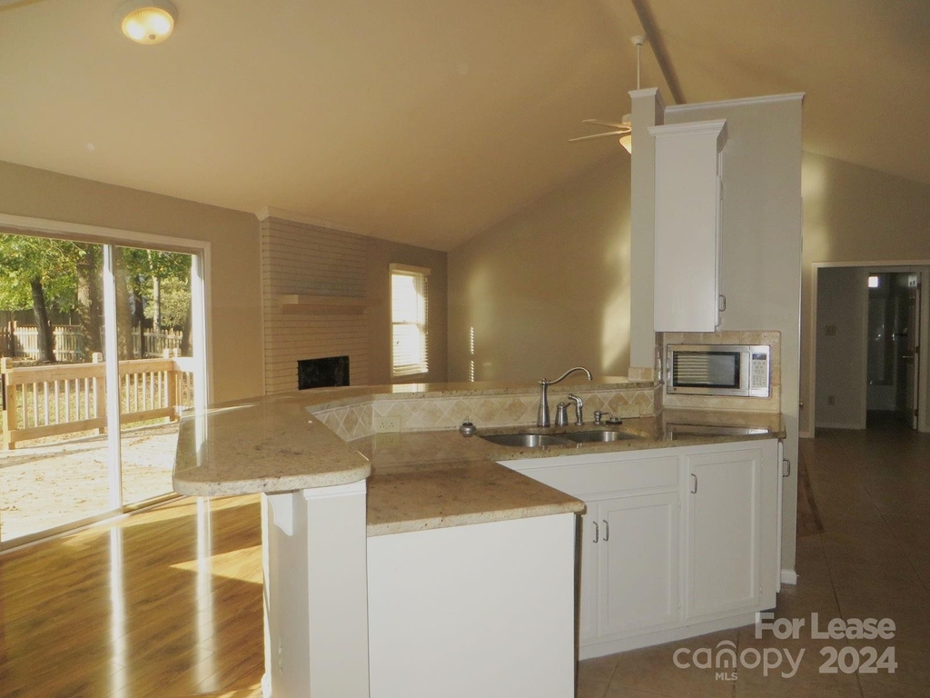 14016 Carriage Lake Drive - Photo 6