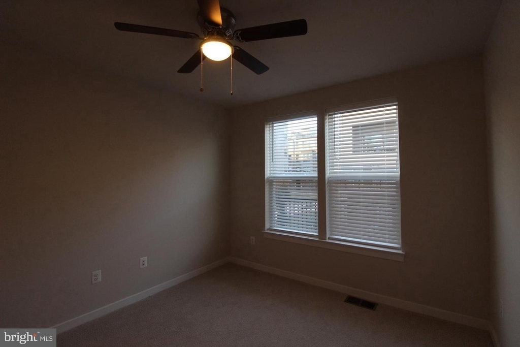 44590 Wolfhound Square - Photo 35