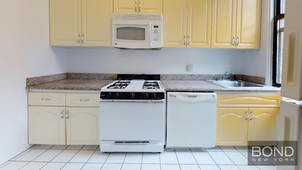 78 West 11th Street - Photo 4