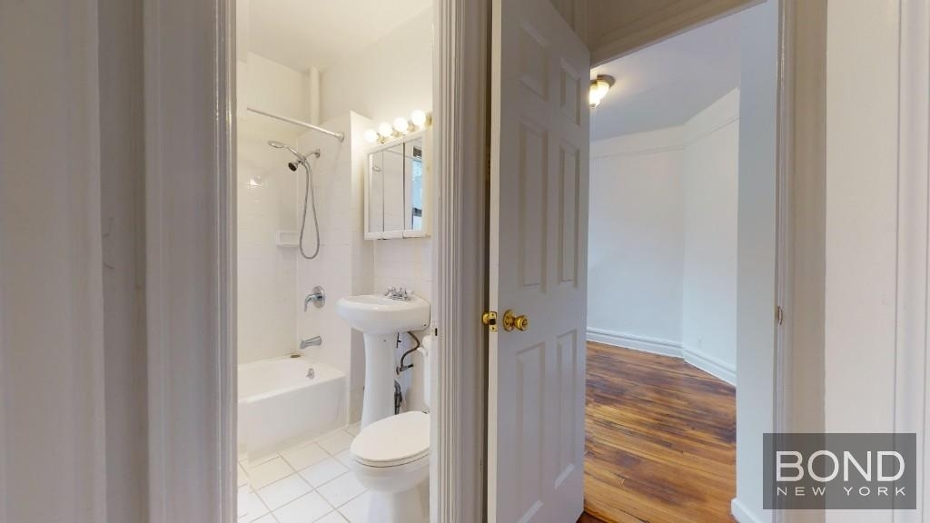 78 West 11th Street - Photo 7