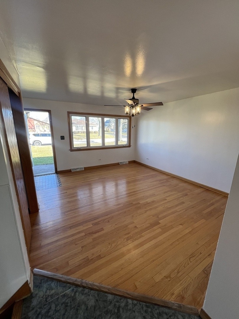 640 W Gladys Avenue - Photo 1