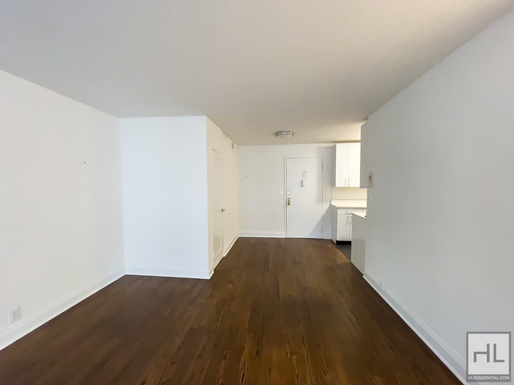 East 89 Street - Photo 1