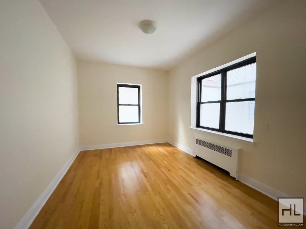 East 67 Street - Photo 6