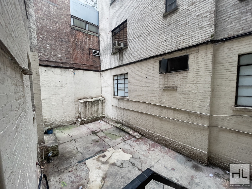 East 67 Street - Photo 12