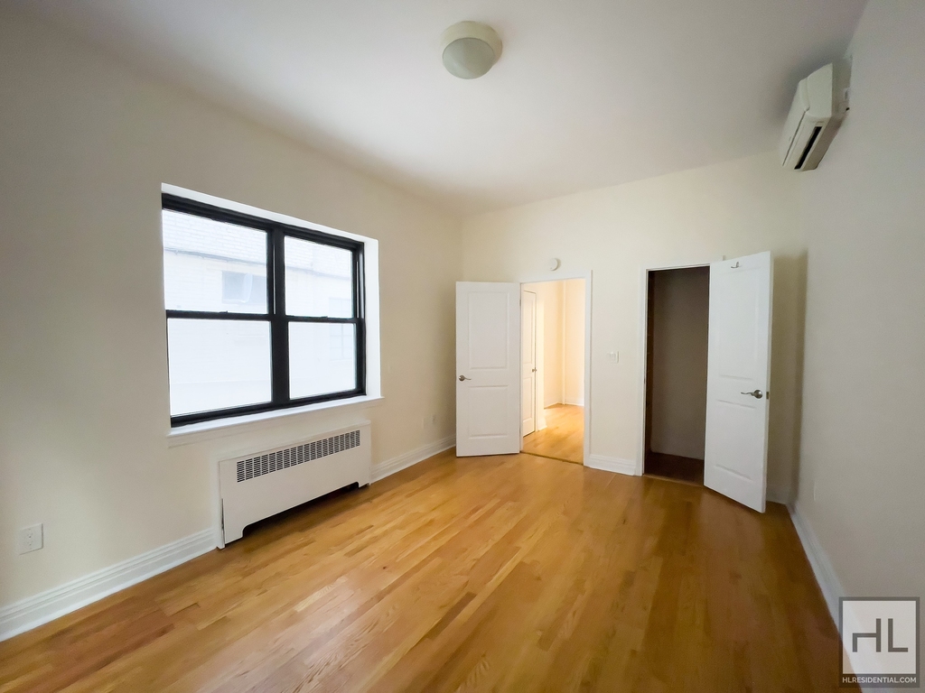 East 67 Street - Photo 8