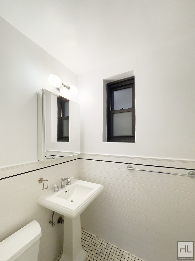 East 67 Street - Photo 11