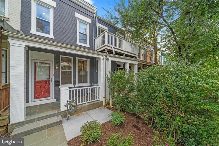 750 Irving St Nw - Photo 1