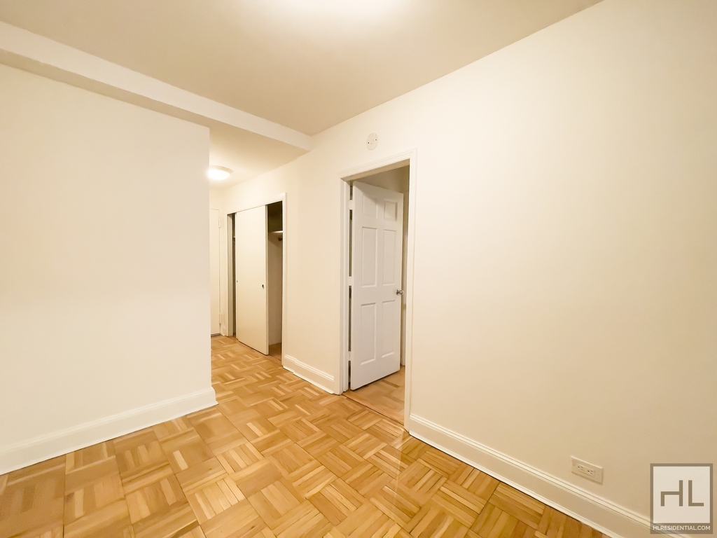 East 55 Street - Photo 11